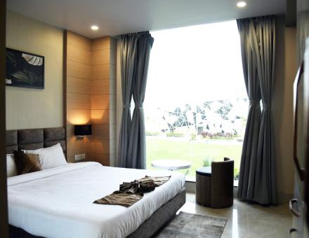 BM Grand Super Deluxe Room