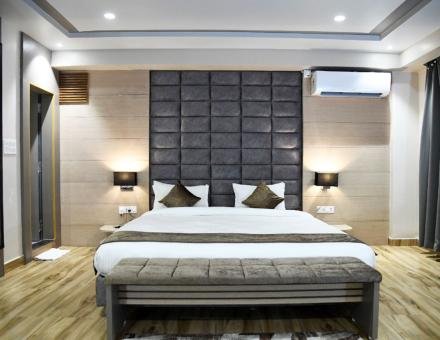 Honeymoon Suite